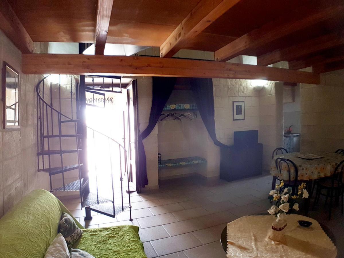 Oikia Vacanze Uggiano La Chiesa Casa Dante Exterior foto